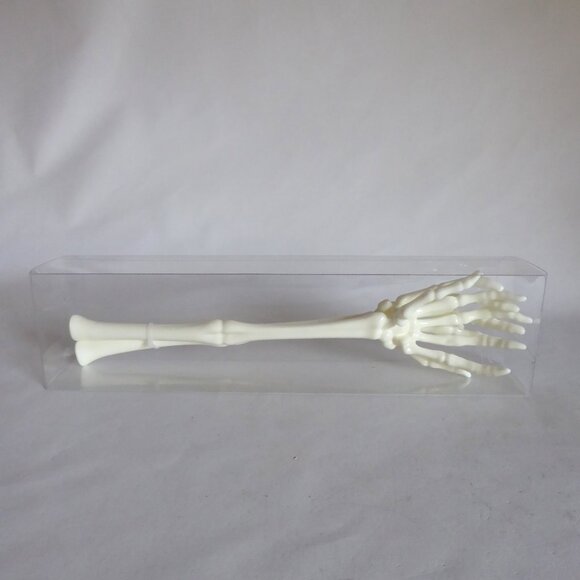 NEW 13” HALLOWEEN PLASTIC SKELETON ARM HANDS SERVING UTENSILS TONG SET - Picture 3 of 8